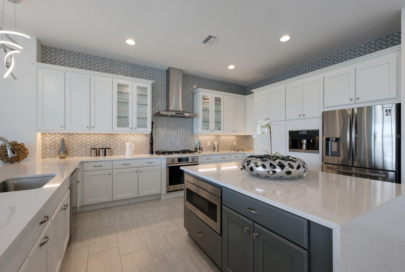 HAMPTON LAKES - Residential