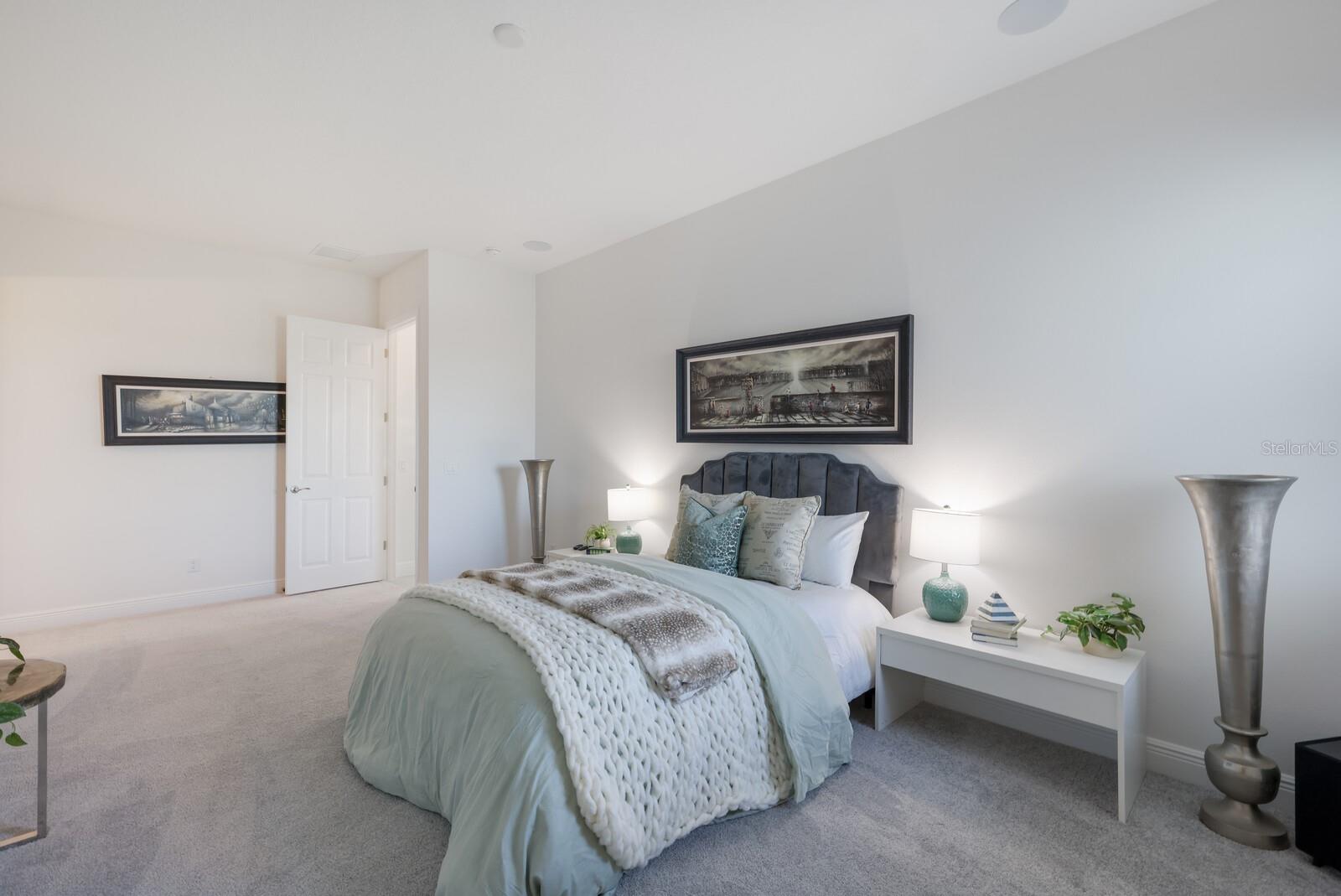 HAMPTON LAKES - Residential
