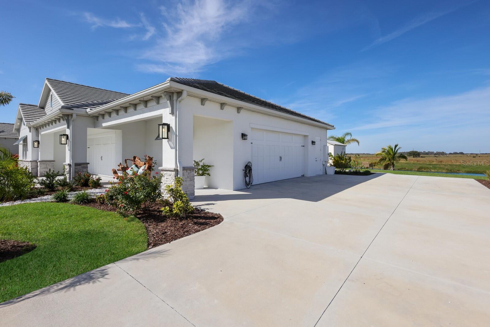 HAMPTON LAKES - Residential