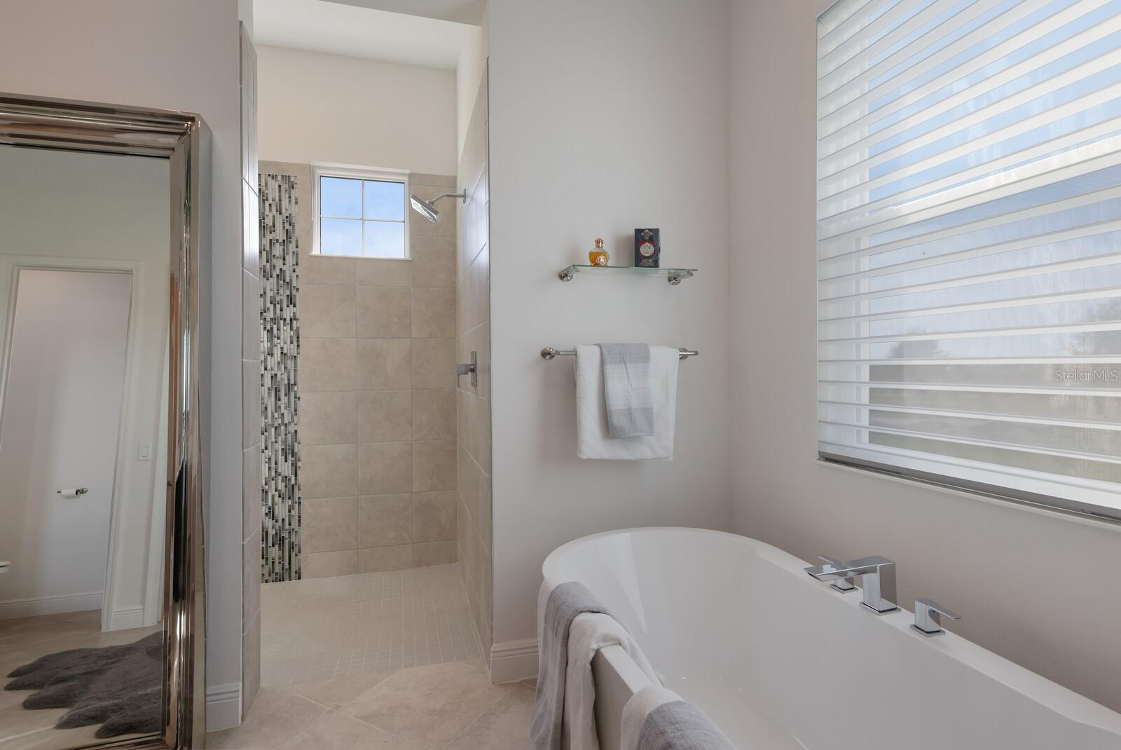 HAMPTON LAKES - Residential