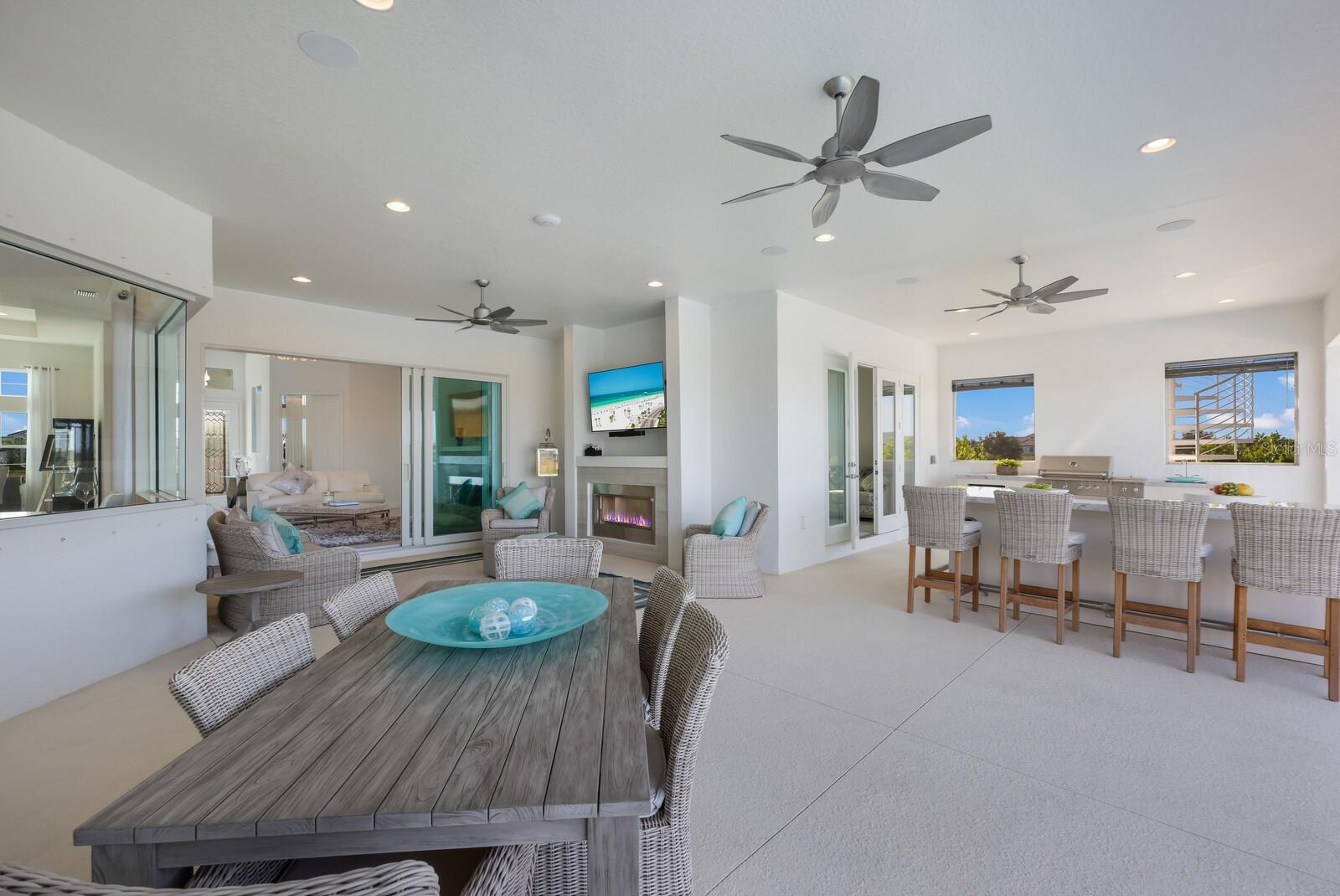 HAMPTON LAKES - Residential