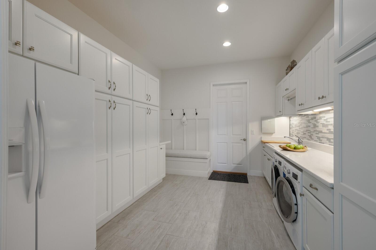 HAMPTON LAKES - Residential
