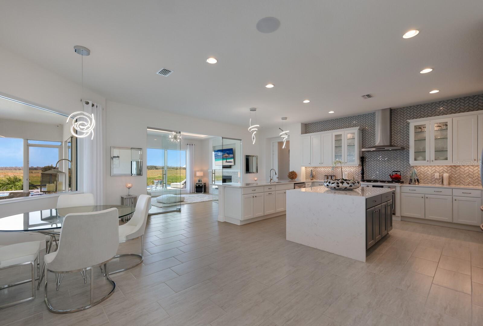 HAMPTON LAKES - Residential
