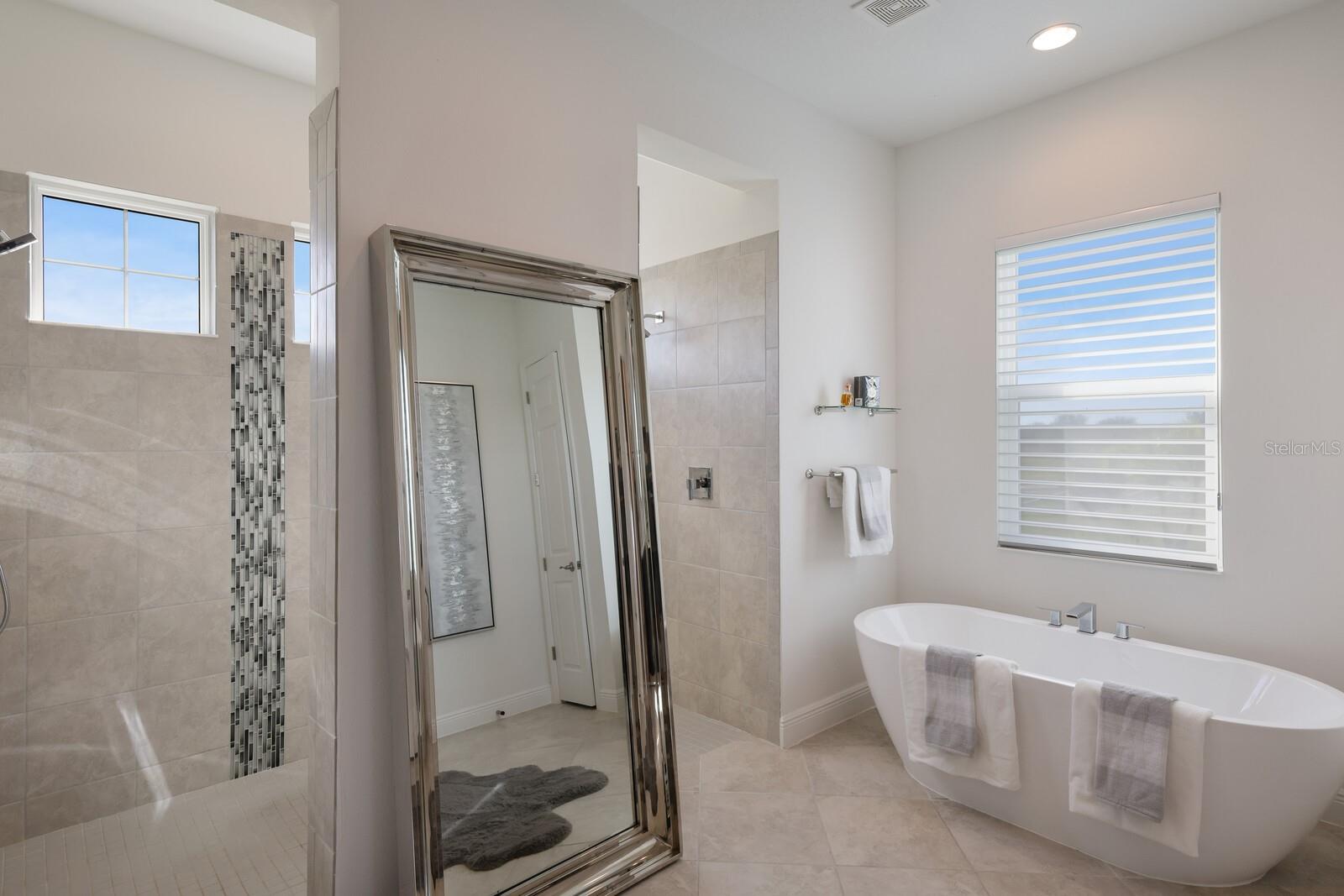 HAMPTON LAKES - Residential