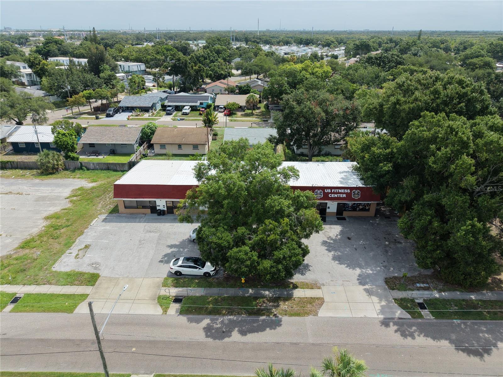 HOMELAND SUB - Commercial Lease
