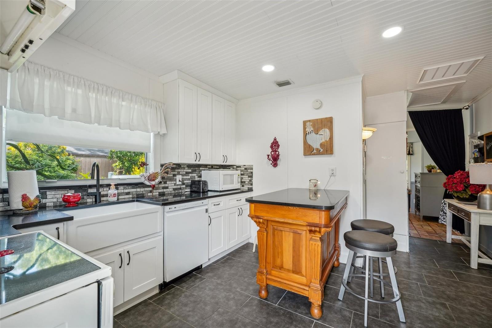 UNIVERSITY HEIGHTS - Residential Income