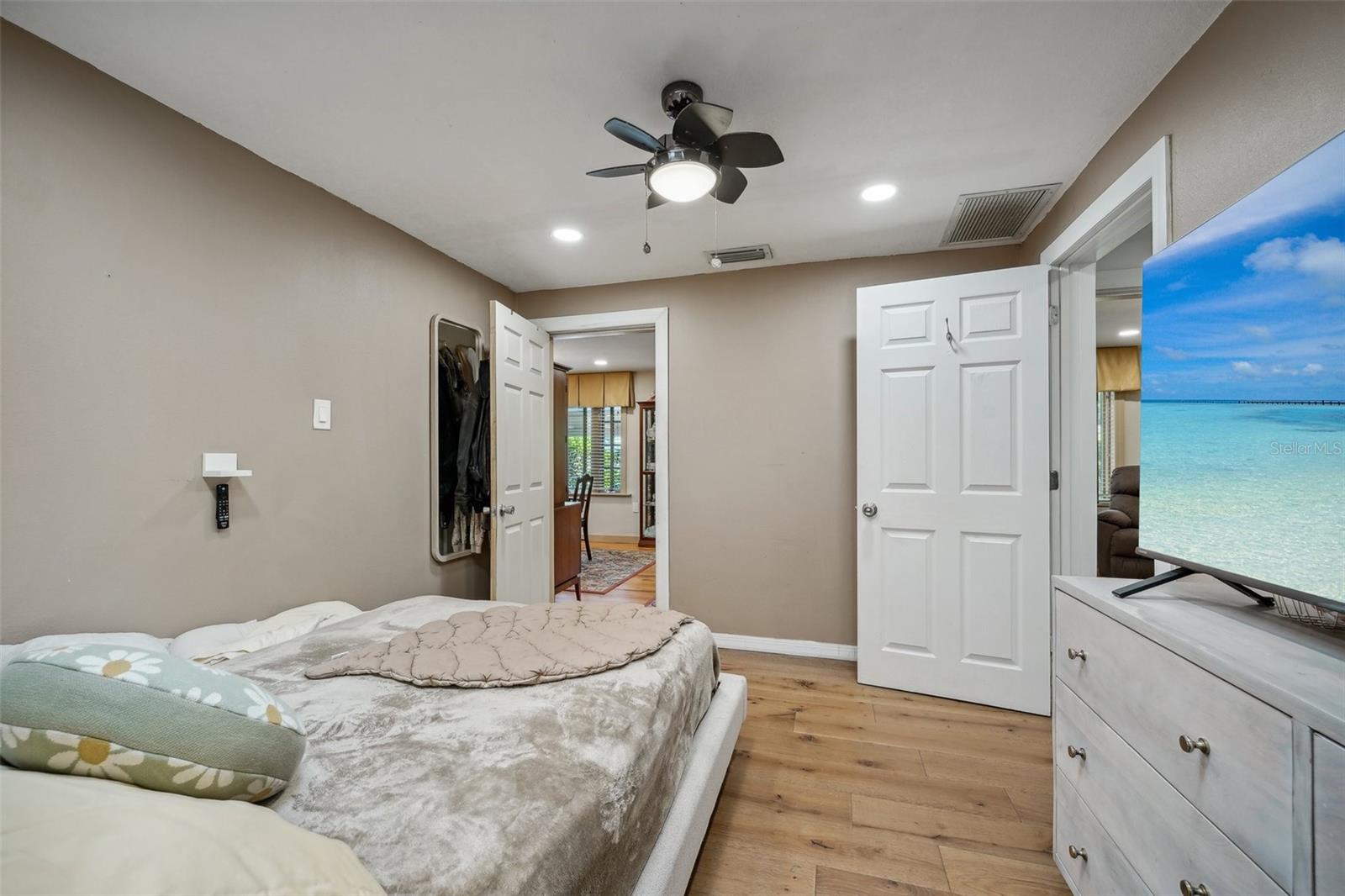 UNIVERSITY HEIGHTS - Residential Income