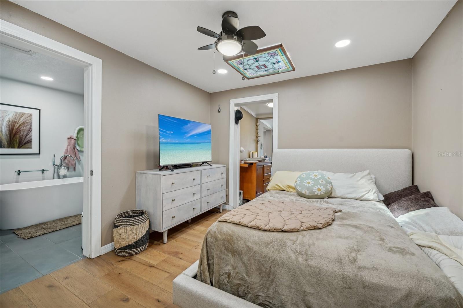 UNIVERSITY HEIGHTS - Residential Income