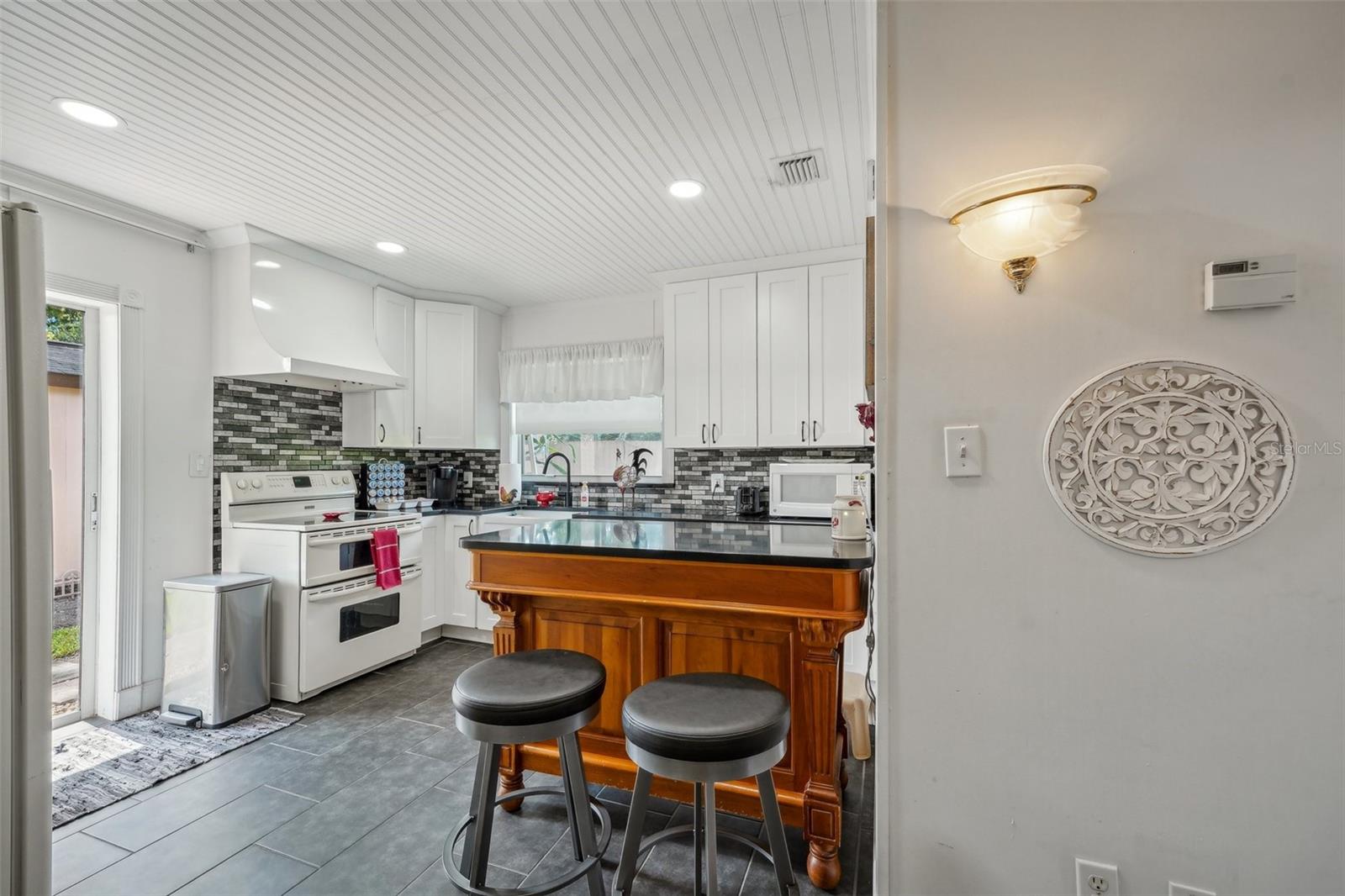 UNIVERSITY HEIGHTS - Residential Income