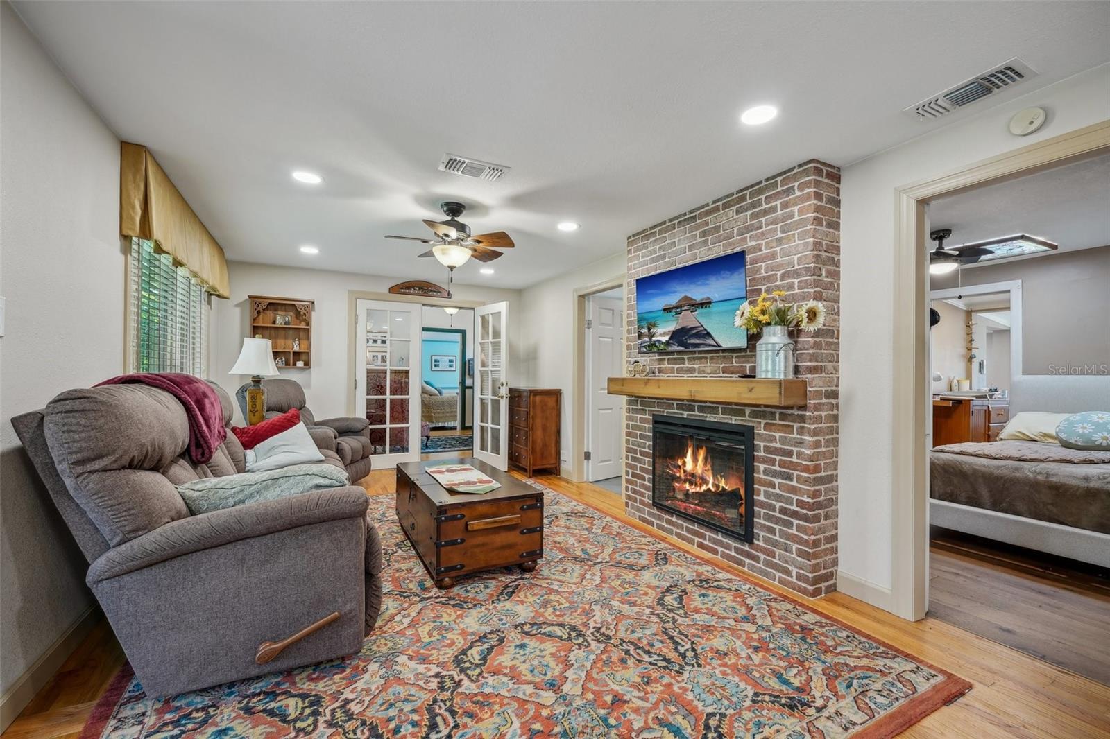 UNIVERSITY HEIGHTS - Residential Income