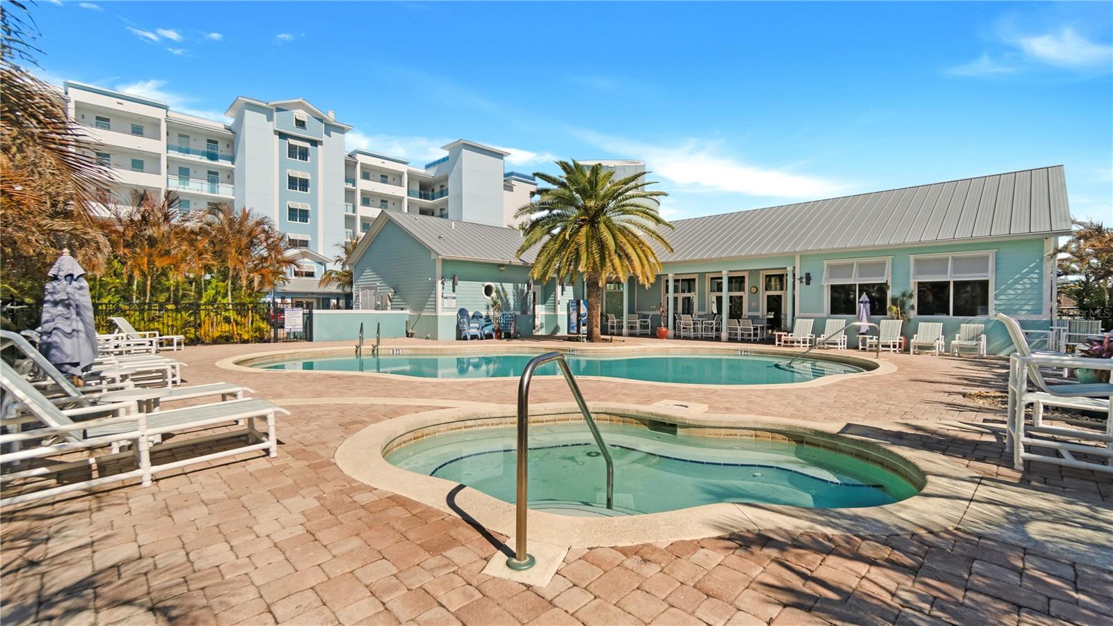 CAPE CROSSING - Residential