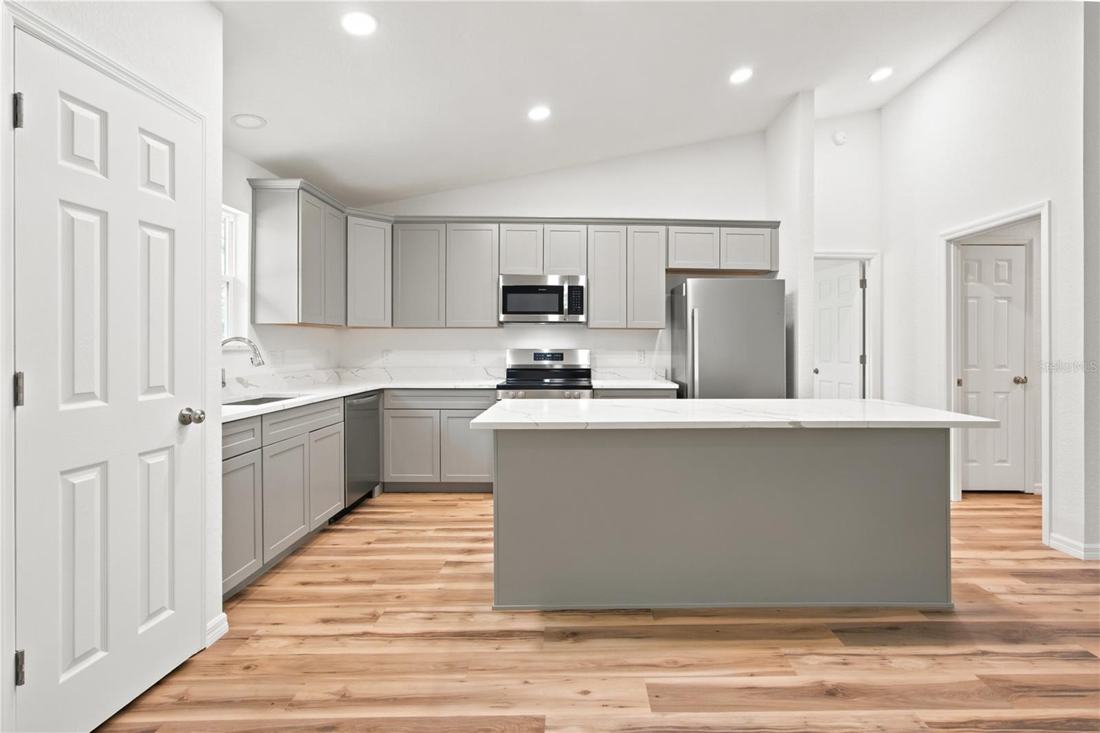 MARION OAKS - Residential