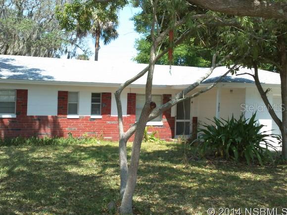 3 bedroom 1.5 bath long term rental. Fenced yard. Quiet low traffic street. Close to all NSB offers. Walk to all.