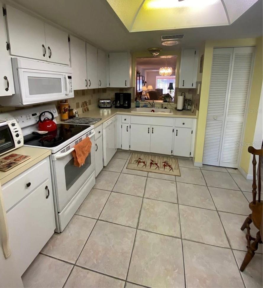 HIGHLAND LAKES VILLAS ON THE GREEN - Residential