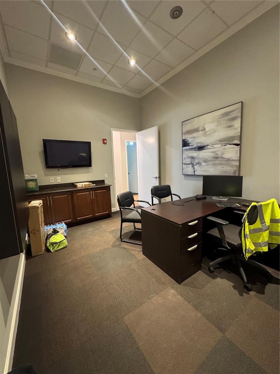 Incredible single office space in an A-Class property in Tampa's Channel Side Premier Downtown District! The lease is a 12-month lease with a 60-day written termination notice. The office is furnished with a large desk and whiteboard. You would have access to the office, kitchen, and bathroom 24/7. This unit comes with one reserved parking spot! Can fit two people & has a large TV and storage cabinet.