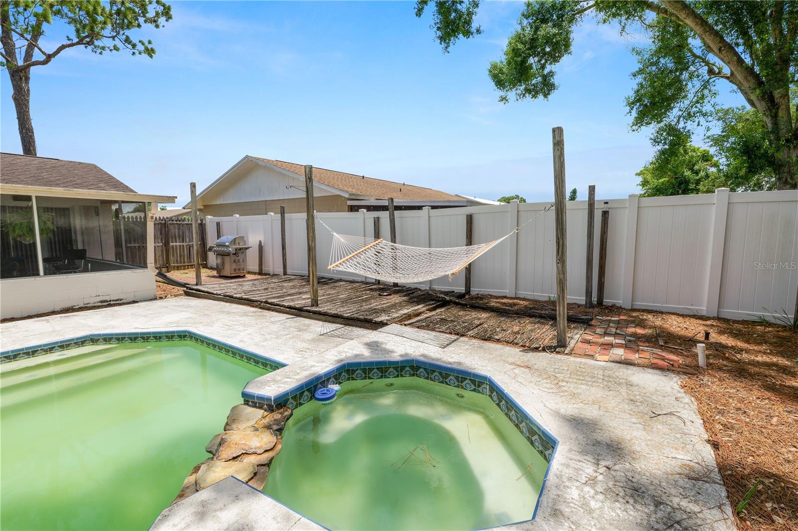CARROLLWOOD MEADOWS UNIT II SE - Residential