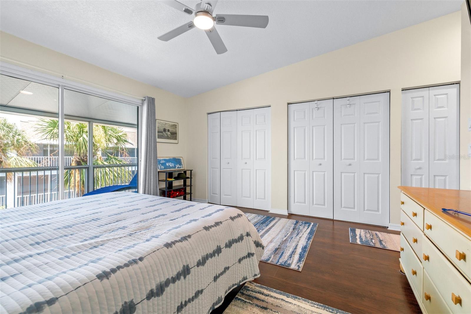 SANDBAR TWNHMS - Residential