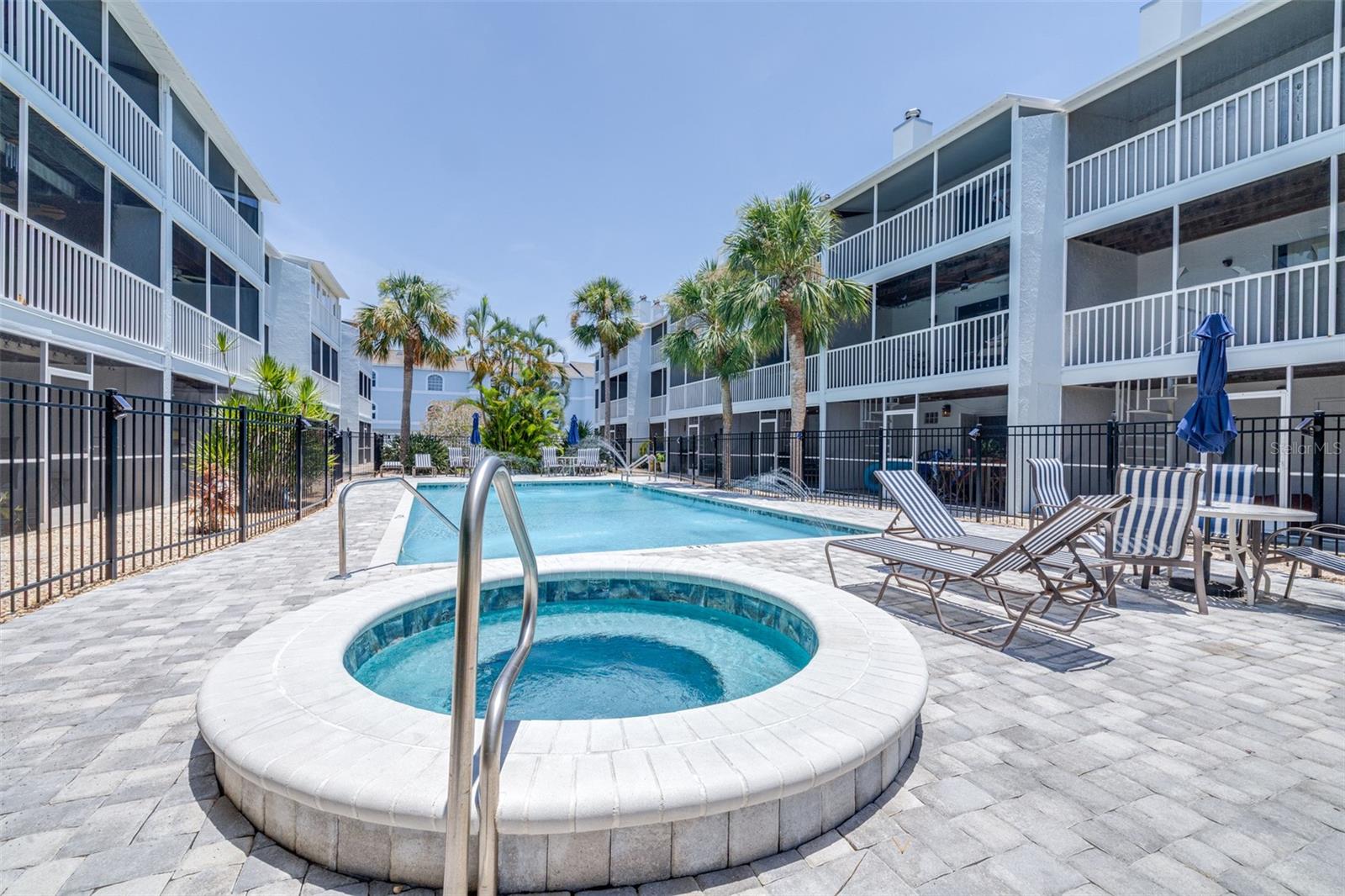 SANDBAR TWNHMS - Residential