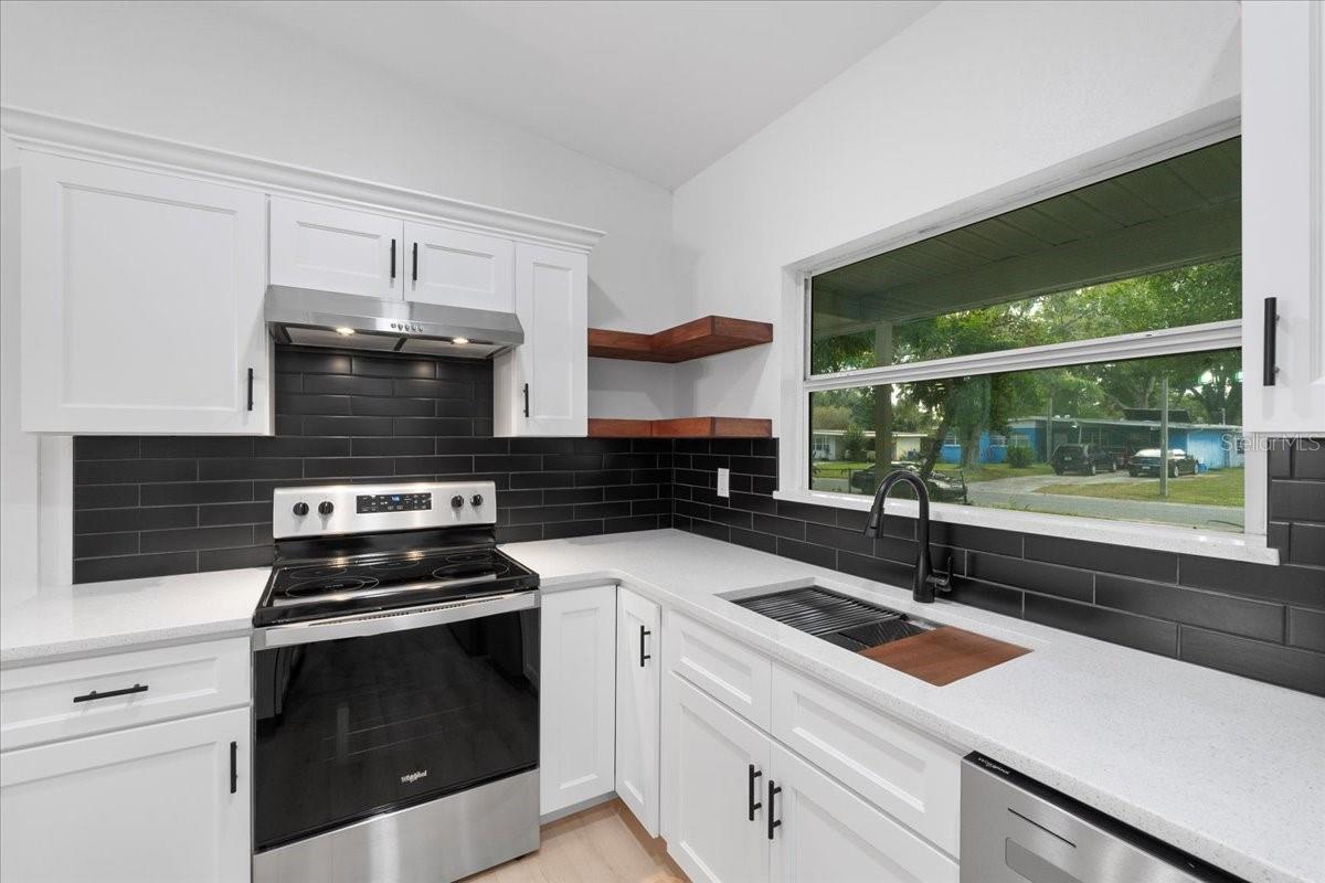 CRYSTAL SHORES - Residential