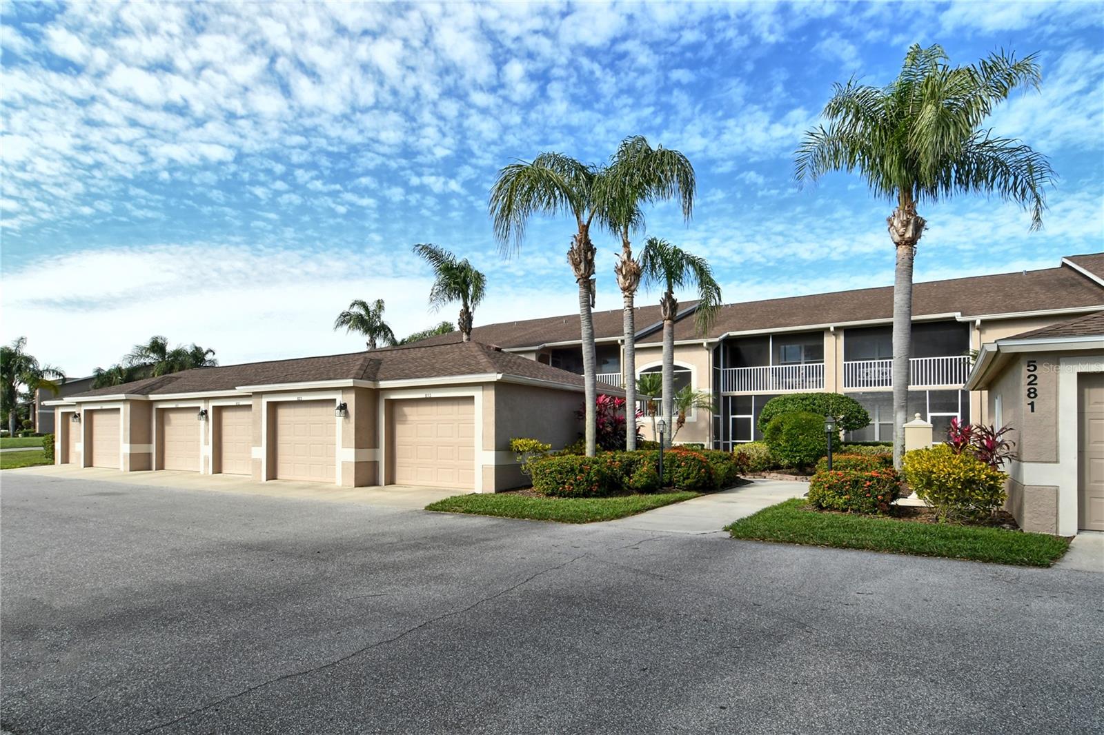 HERITAGE OAKS GOLF & COUNTRY CLUB - Residential