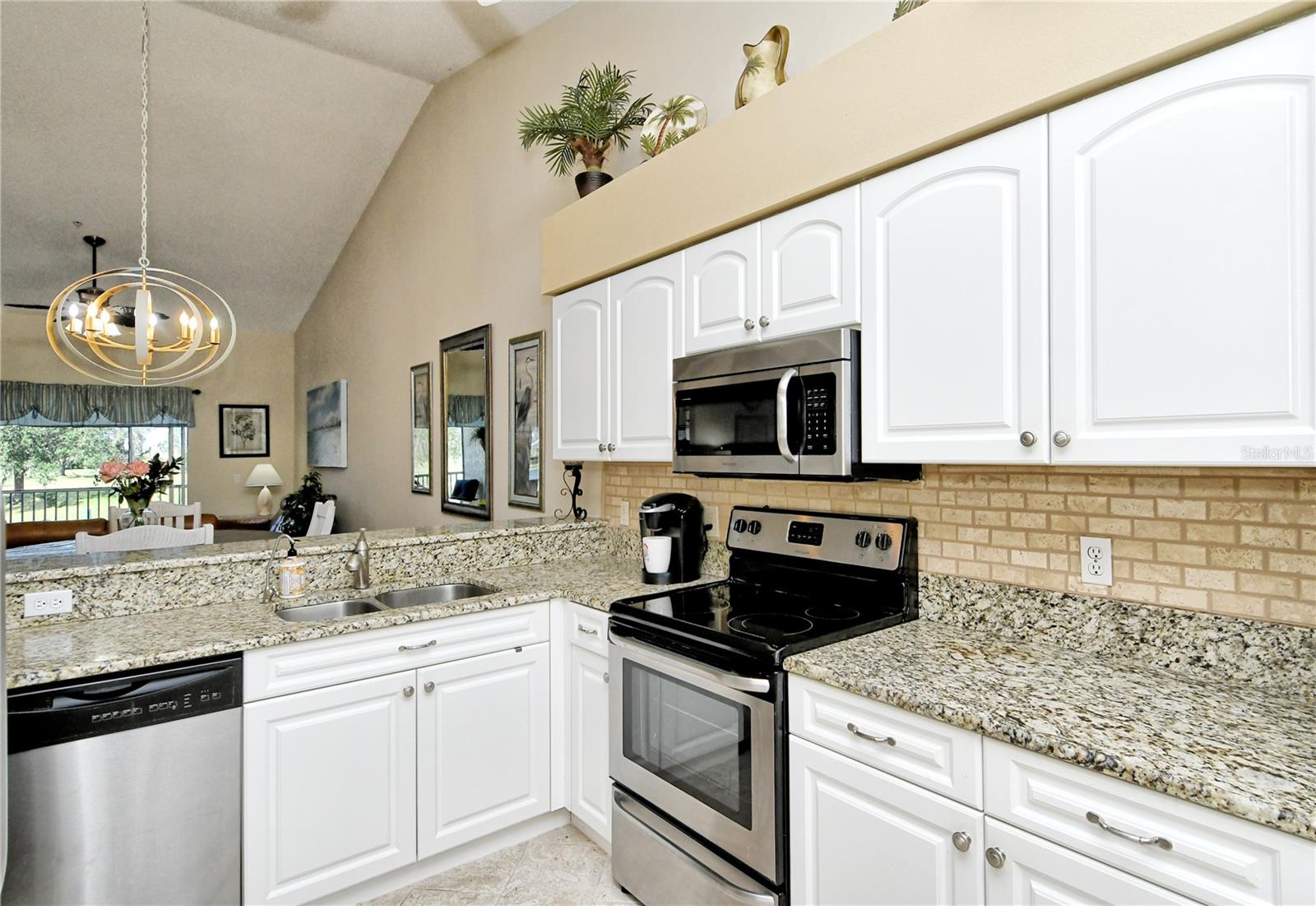 HERITAGE OAKS GOLF & COUNTRY CLUB - Residential