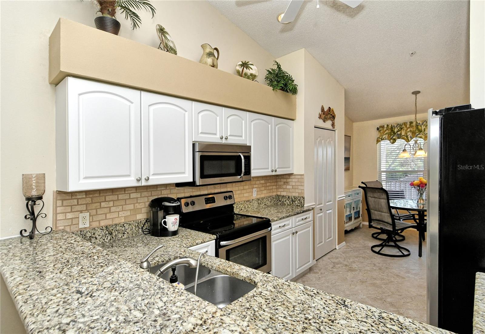 HERITAGE OAKS GOLF & COUNTRY CLUB - Residential