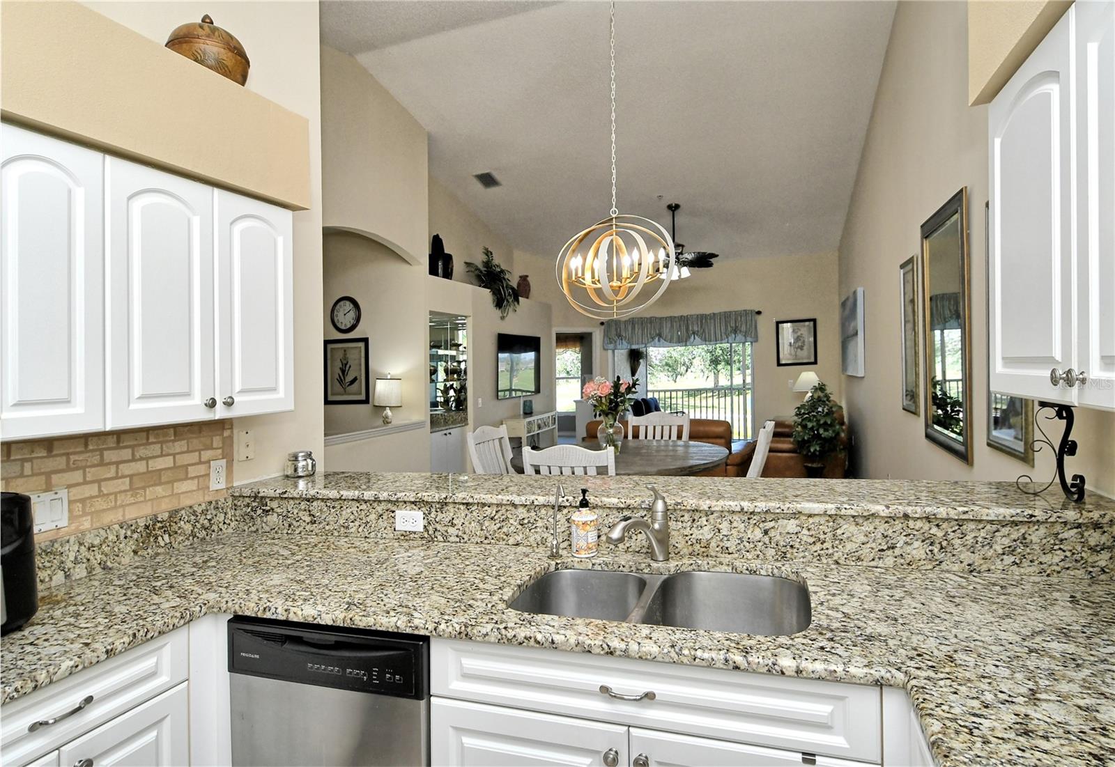 HERITAGE OAKS GOLF & COUNTRY CLUB - Residential