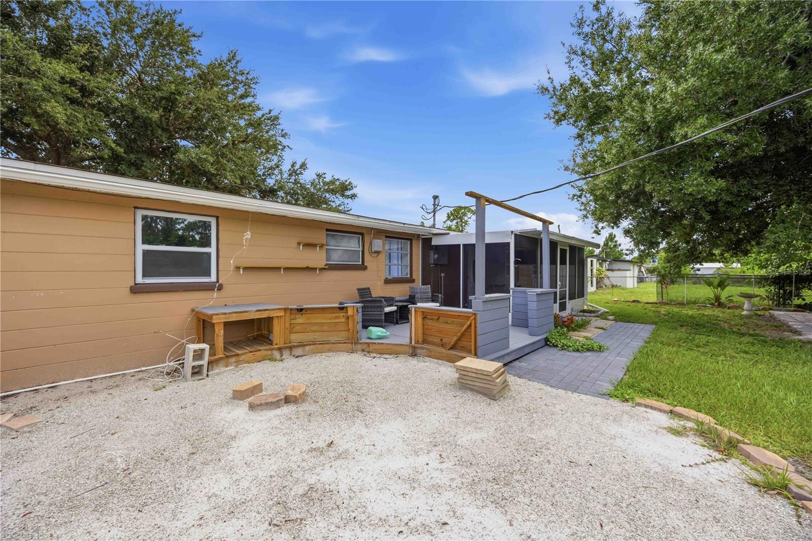 PINE LAKE - Residential