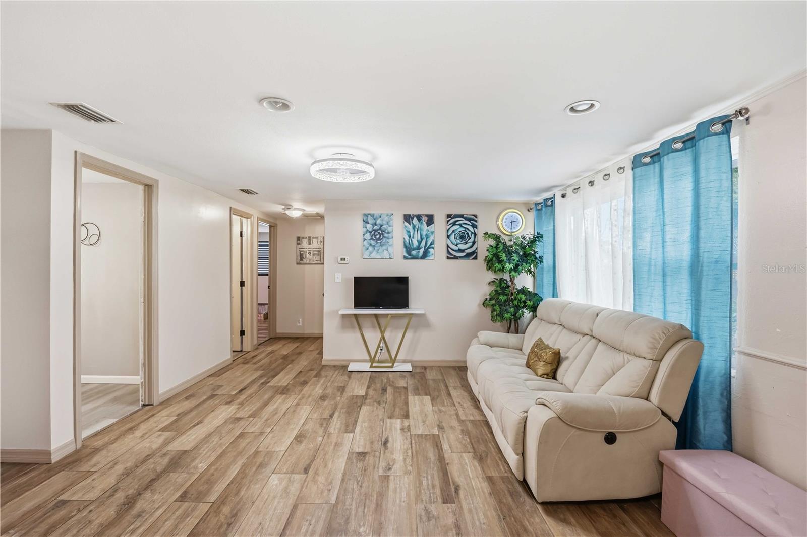 PINE LAKE - Residential