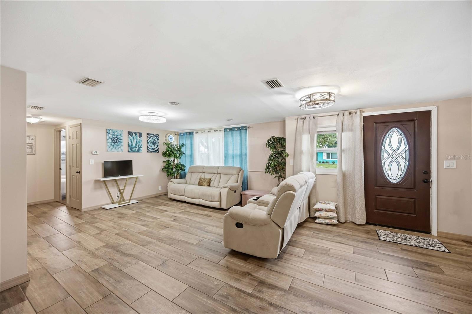 PINE LAKE - Residential