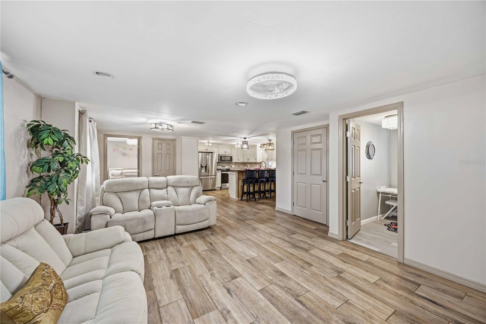 PINE LAKE - Residential