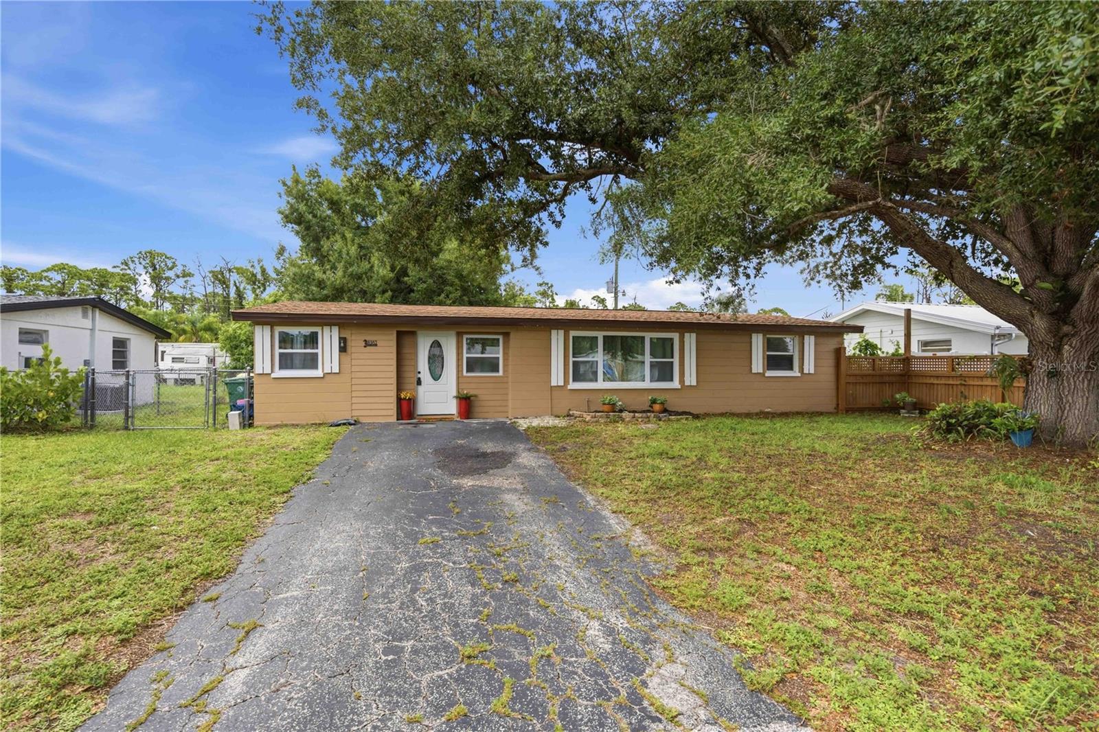 PINE LAKE - Residential