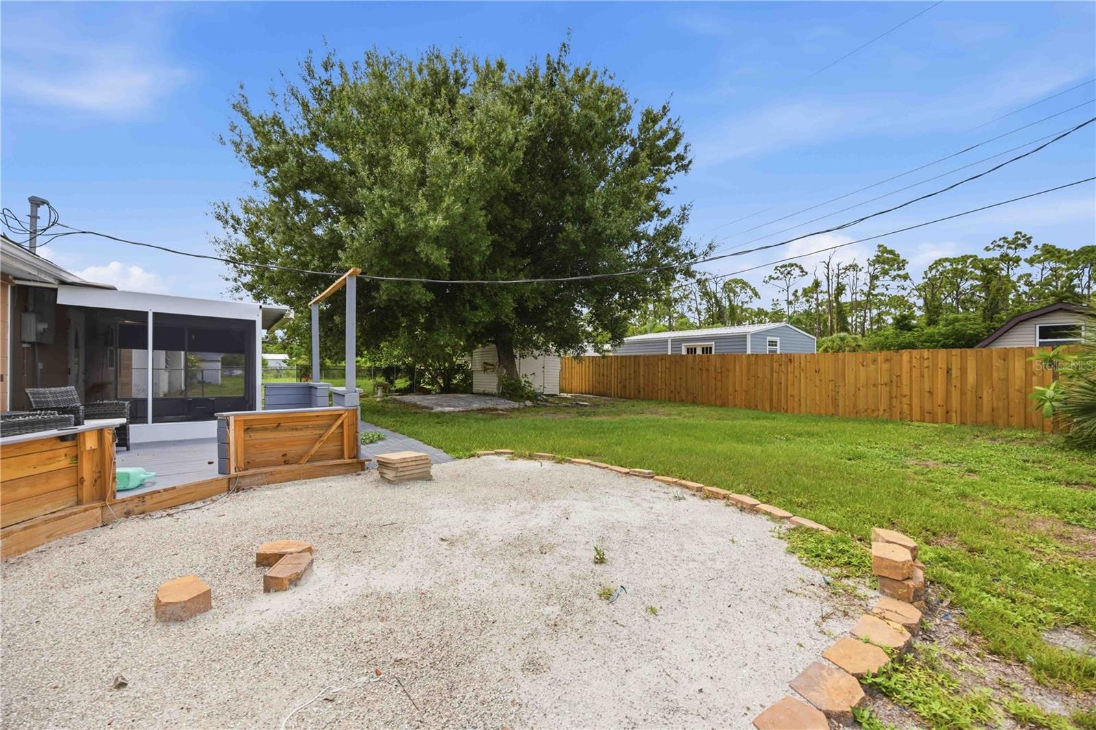 PINE LAKE - Residential