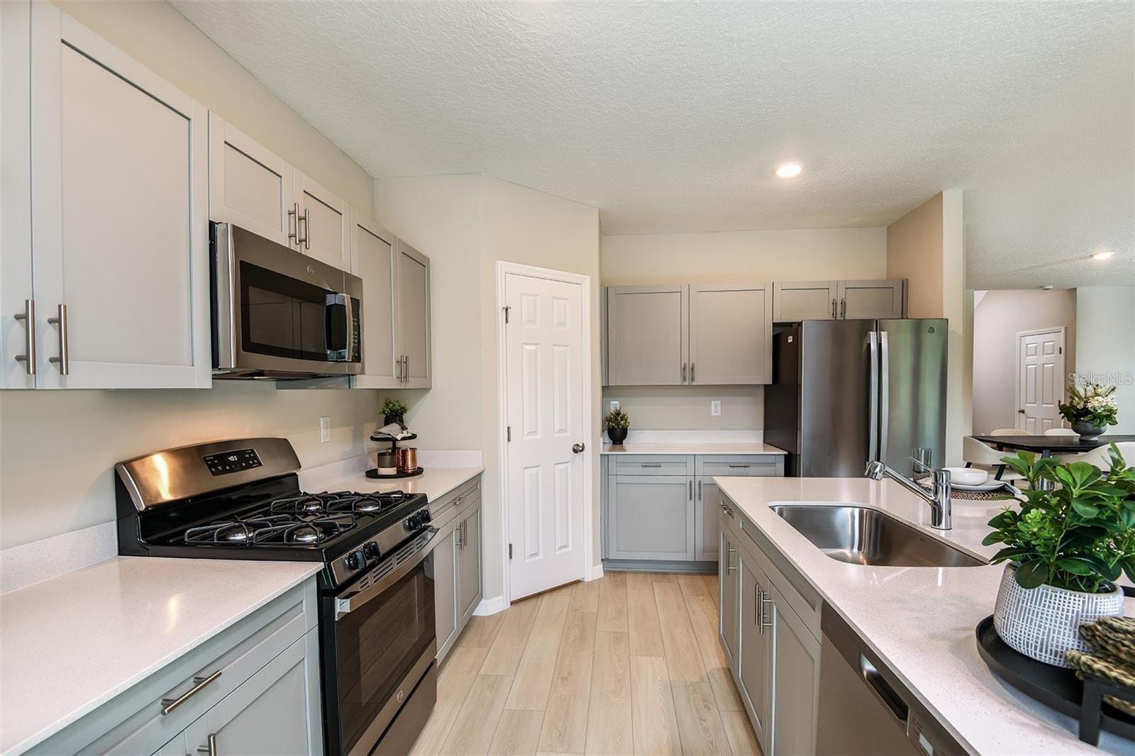 TWO RIVERS - Residential Lease