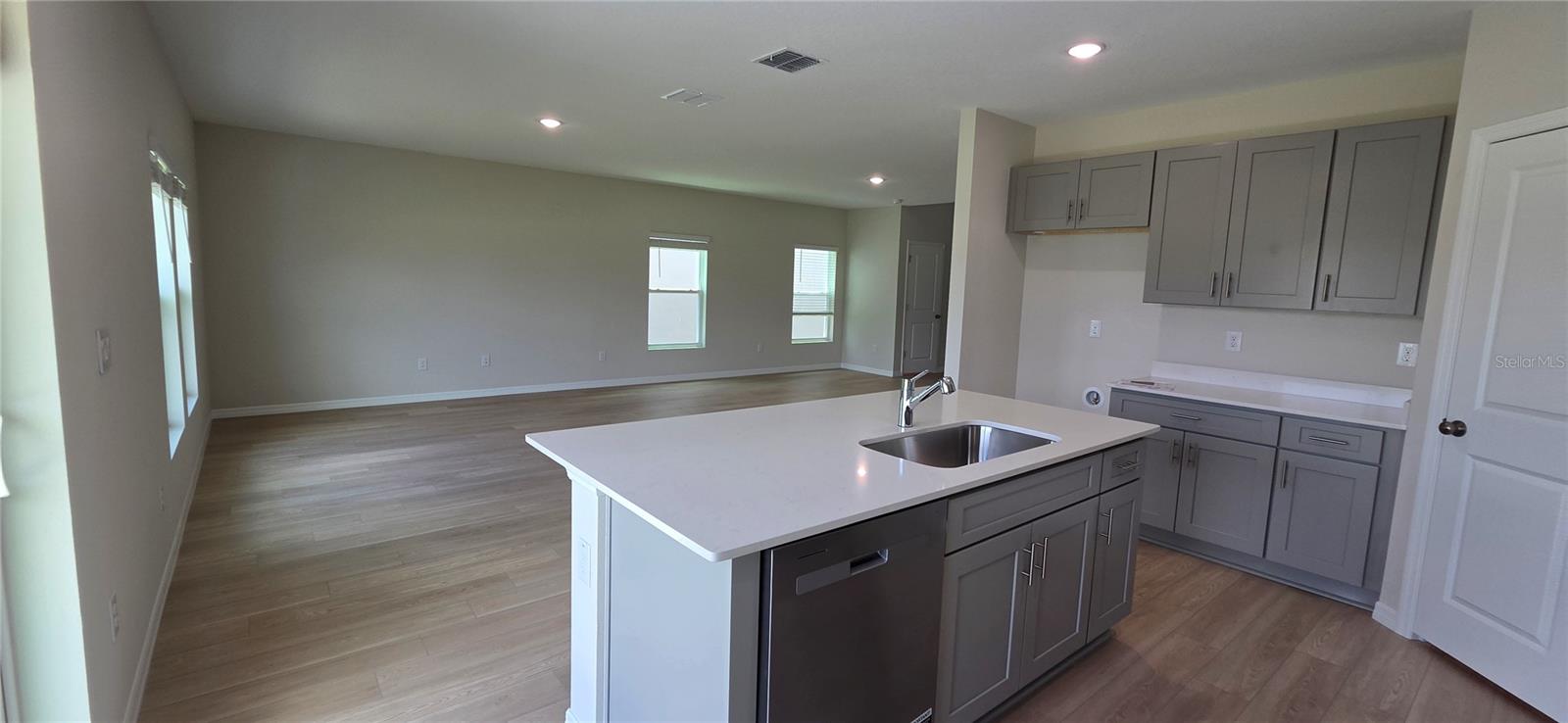 TWO RIVERS - Residential Lease