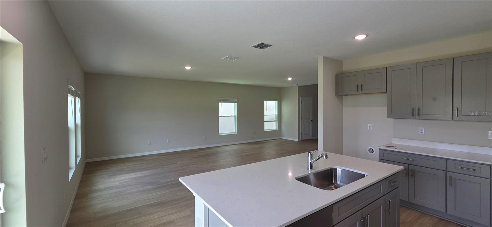 TWO RIVERS - Residential Lease