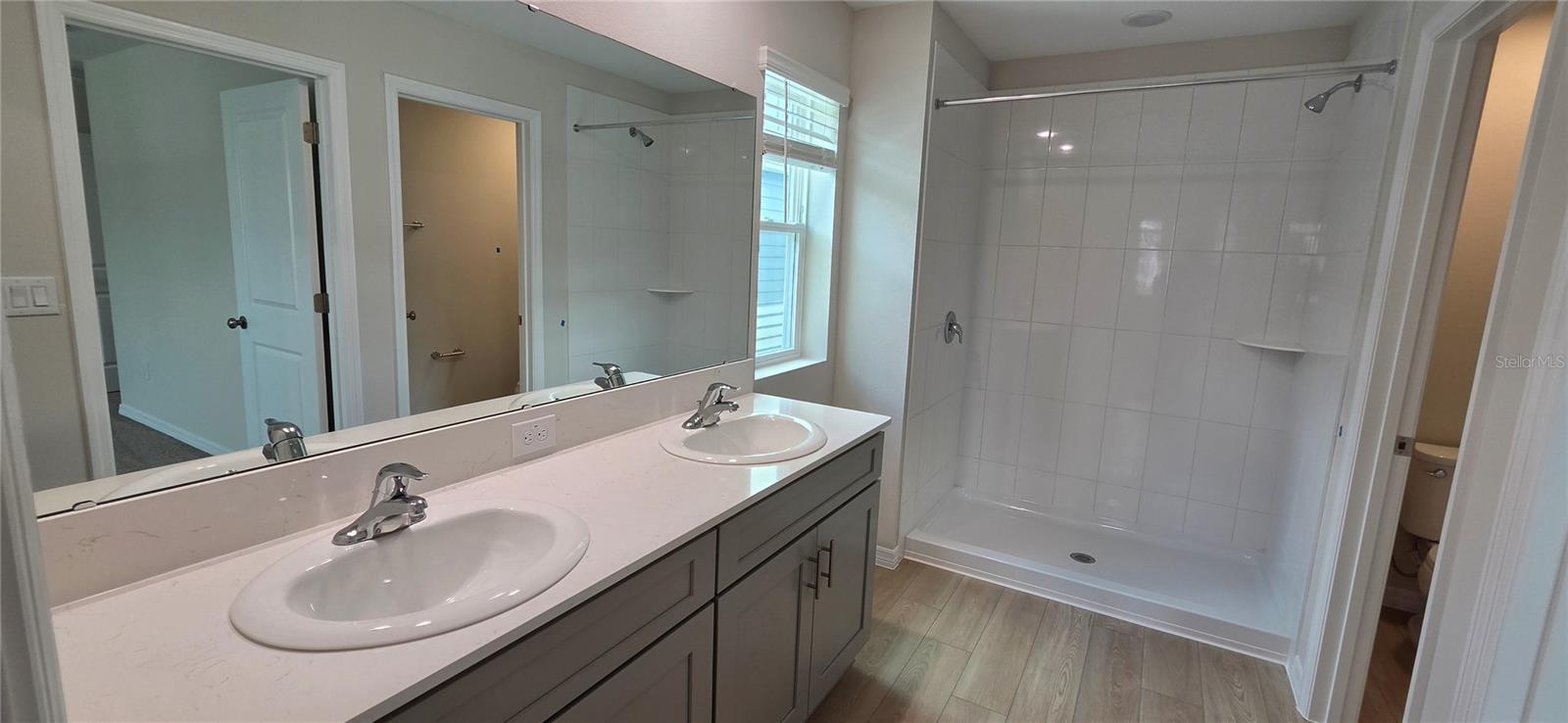 TWO RIVERS - Residential Lease