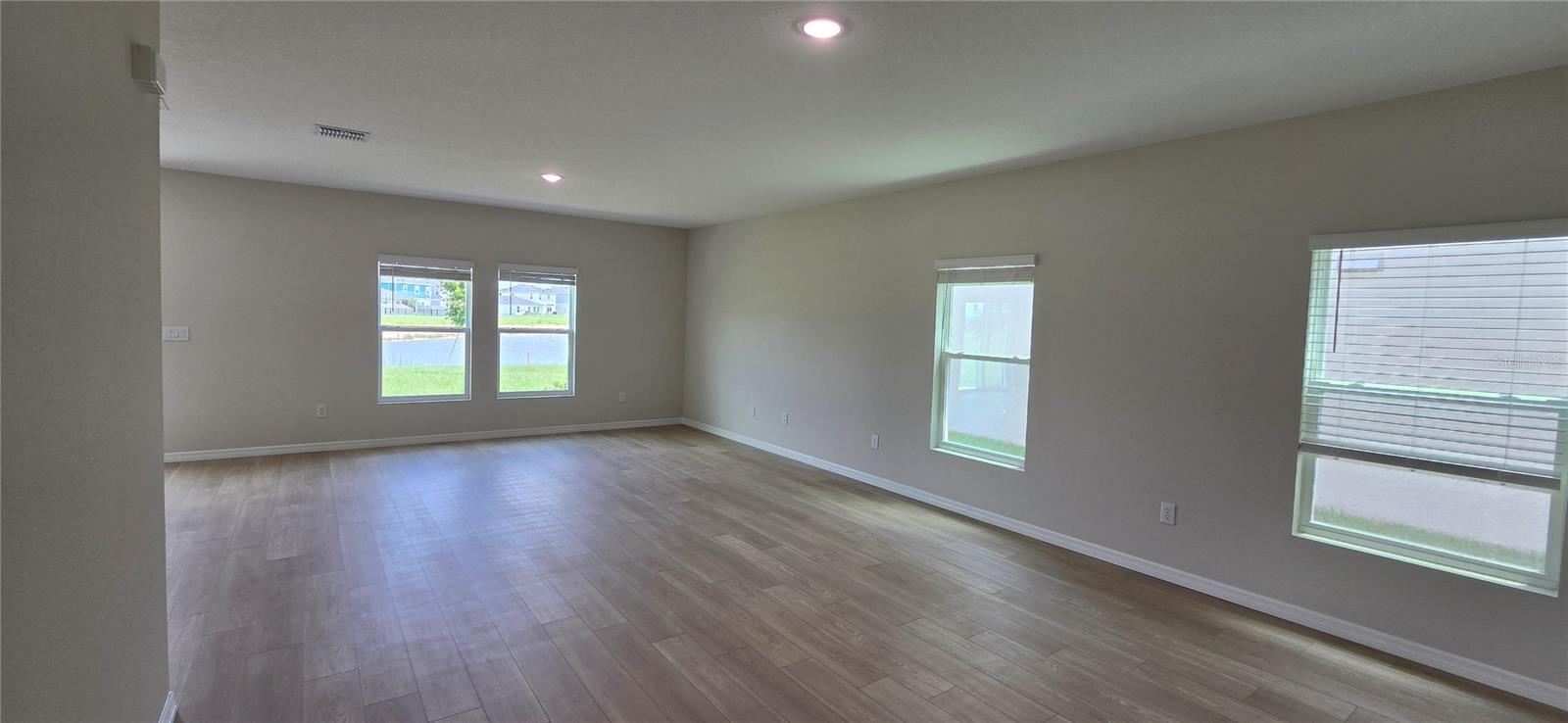 TWO RIVERS - Residential Lease