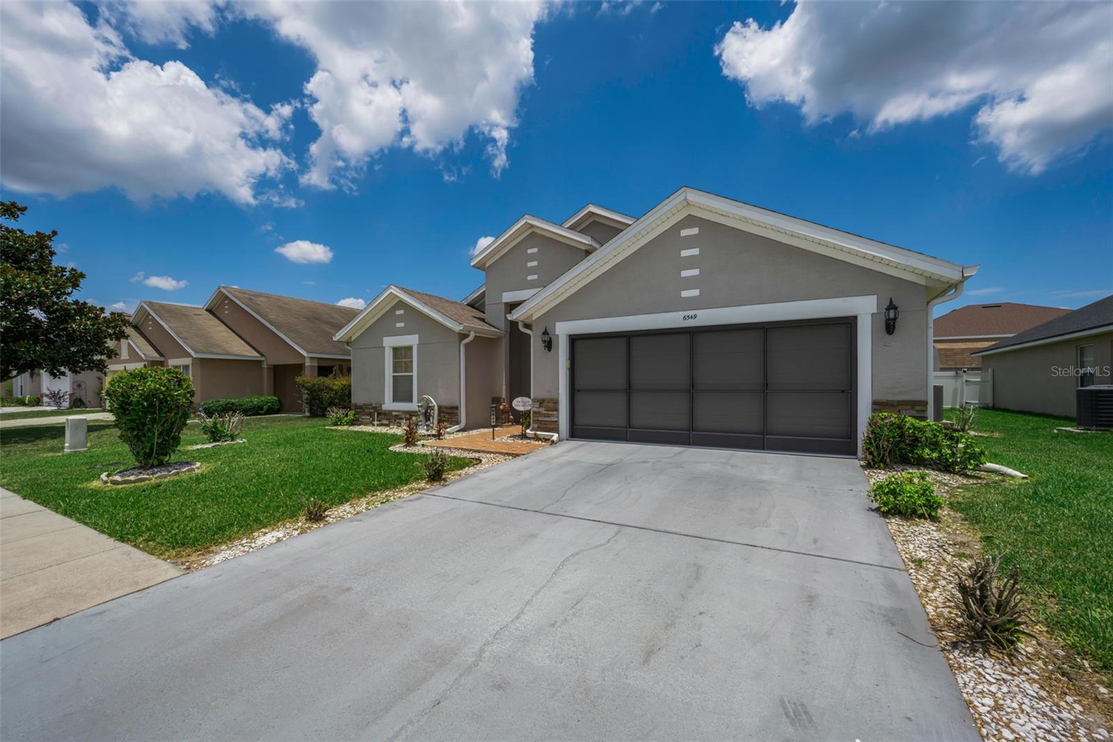 CRESCENT VIEW - Residential