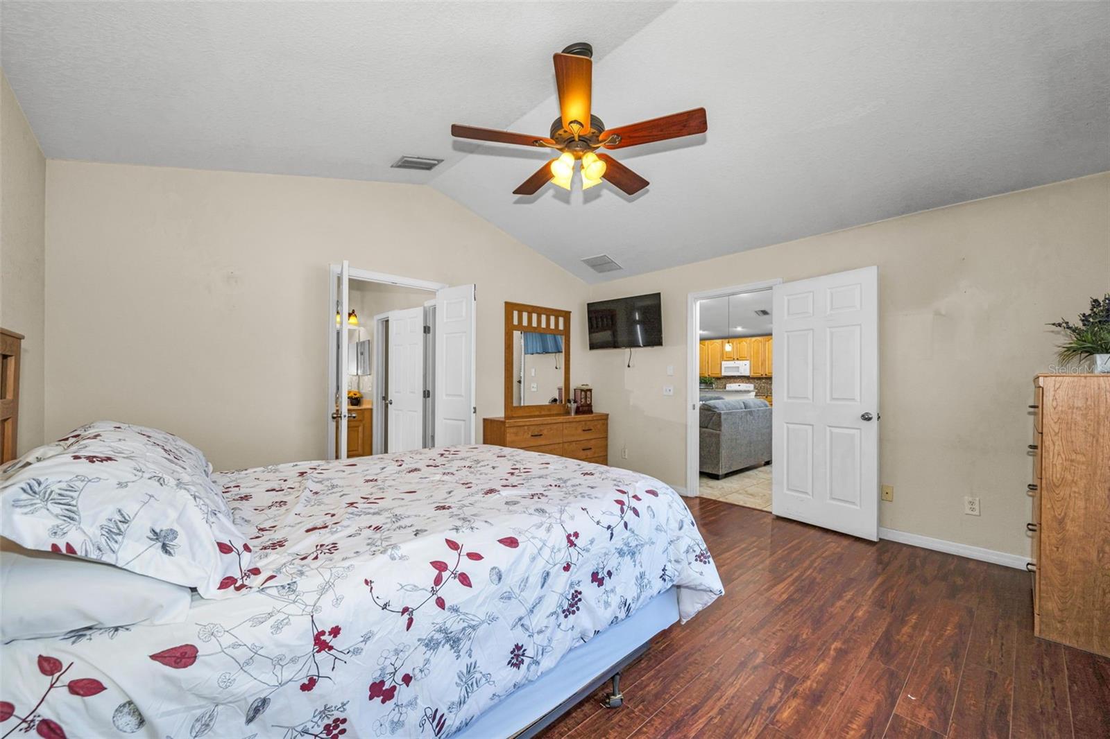 CRESCENT VIEW - Residential