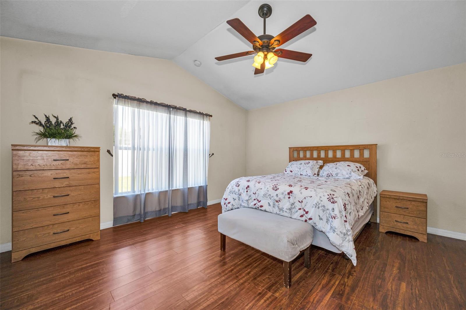 CRESCENT VIEW - Residential