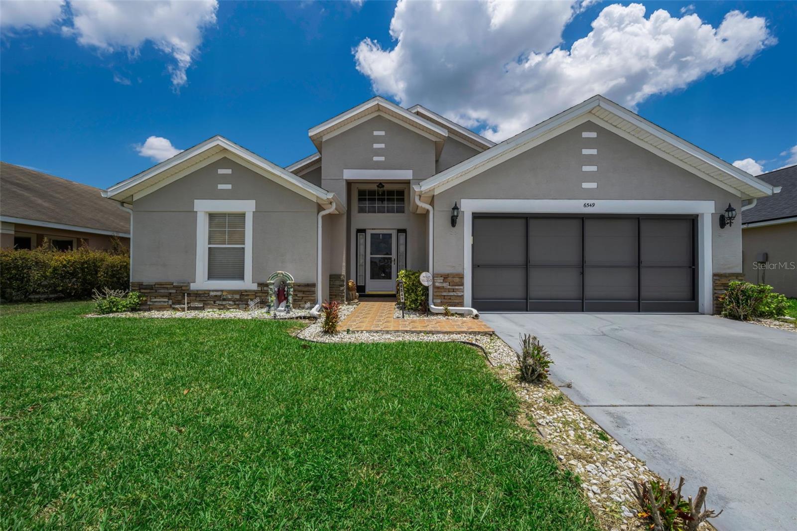 CRESCENT VIEW - Residential