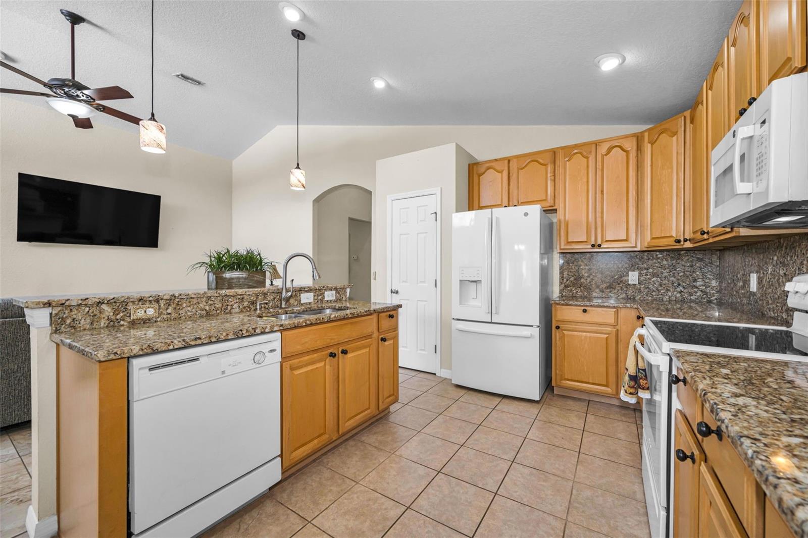 CRESCENT VIEW - Residential