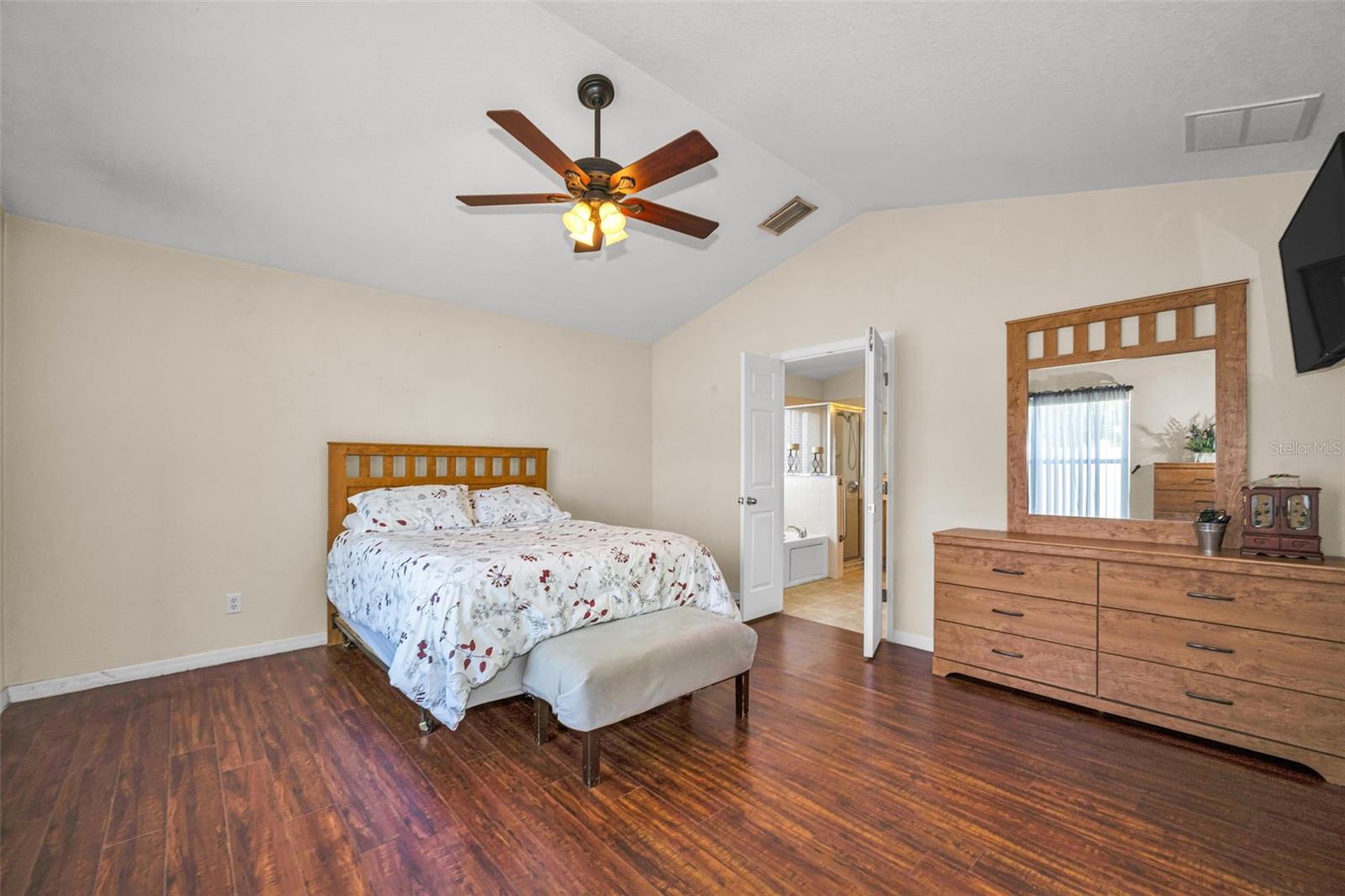 CRESCENT VIEW - Residential