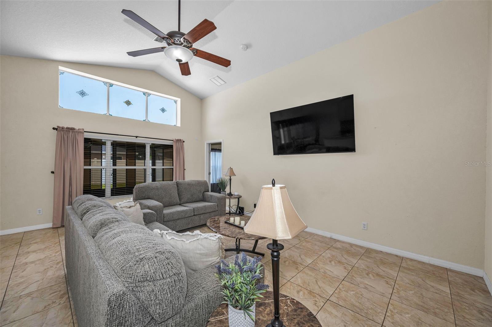 CRESCENT VIEW - Residential