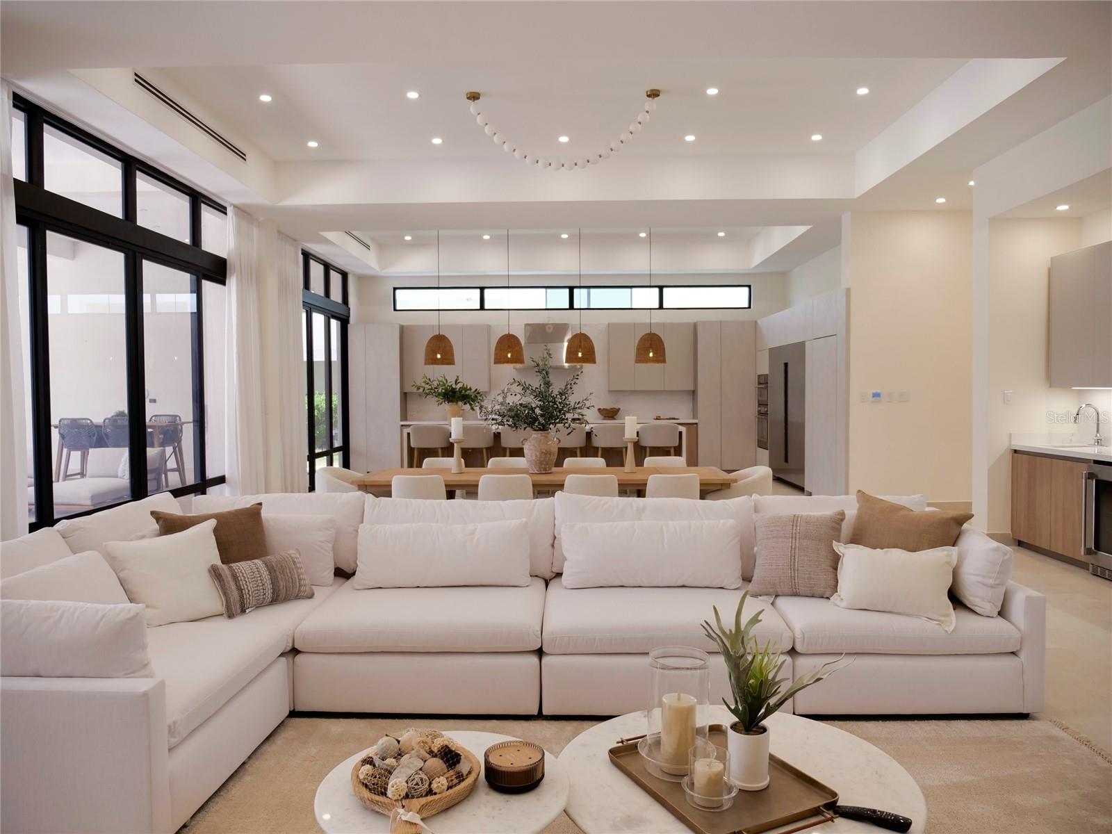 FOUR SEASONS RESORT - Residential