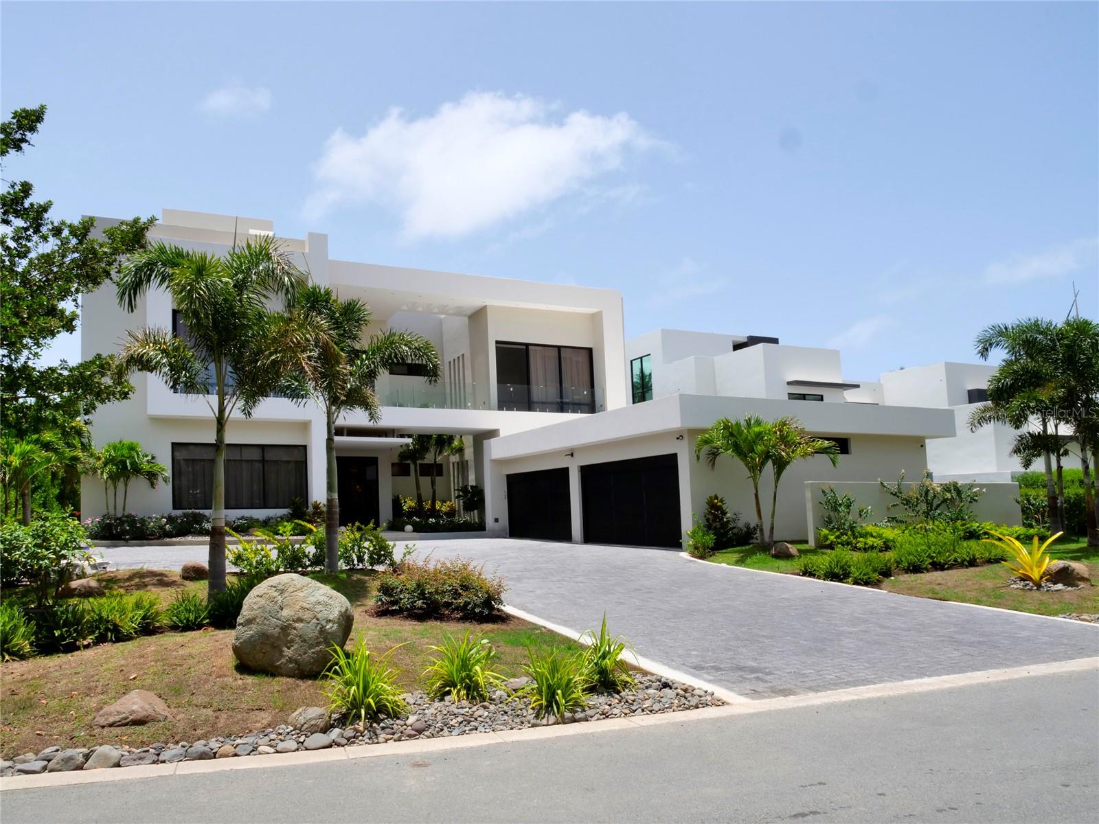FOUR SEASONS RESORT - Residential