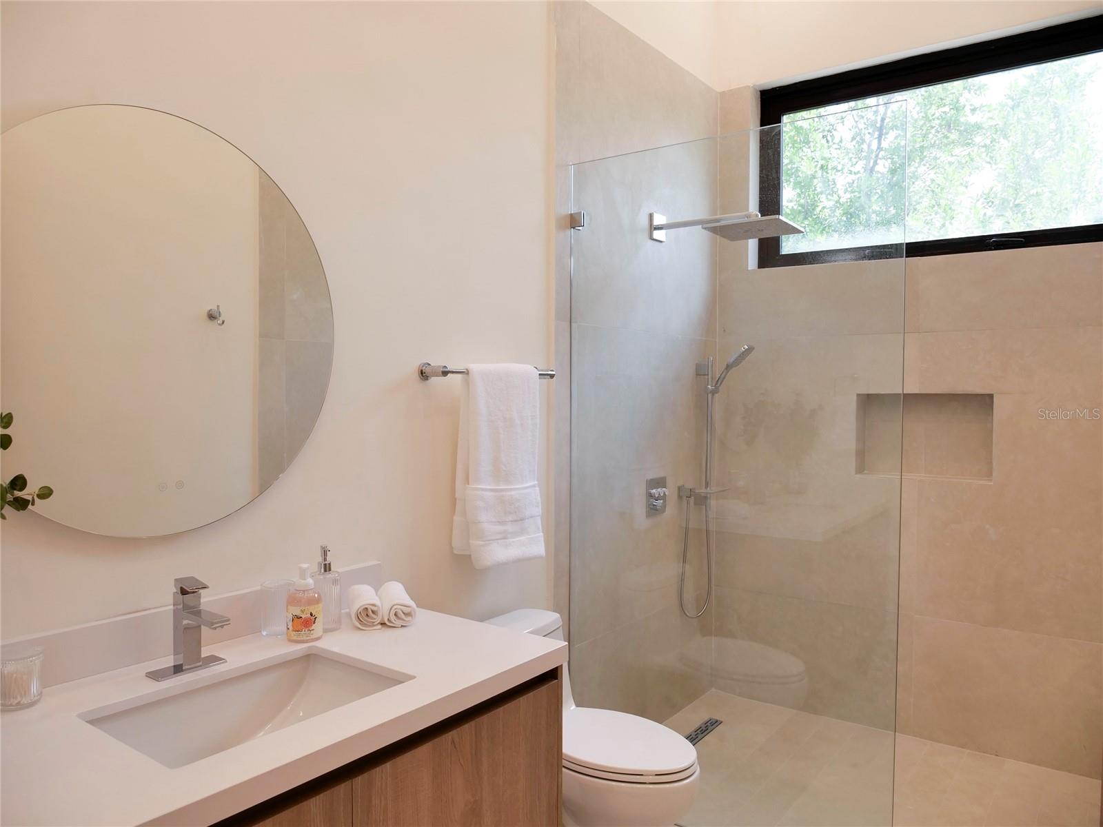 FOUR SEASONS RESORT - Residential