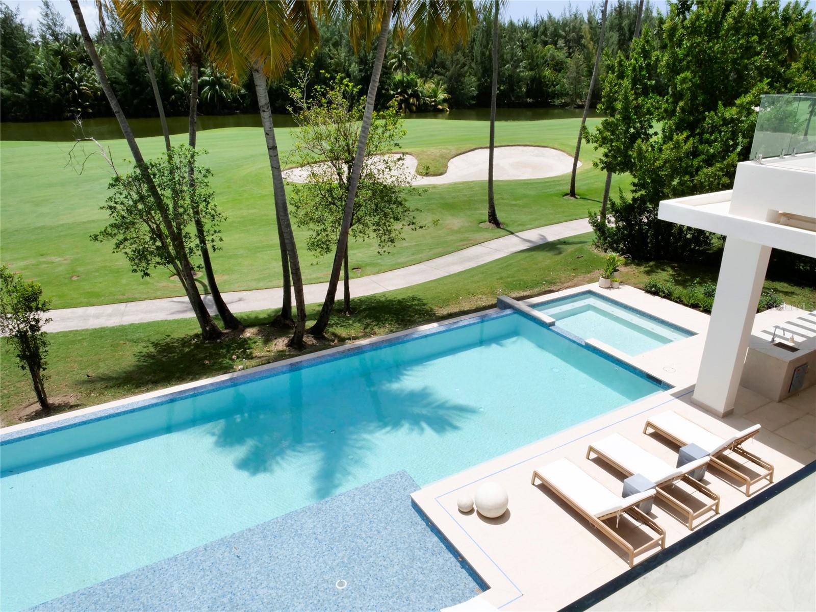 FOUR SEASONS RESORT - Residential
