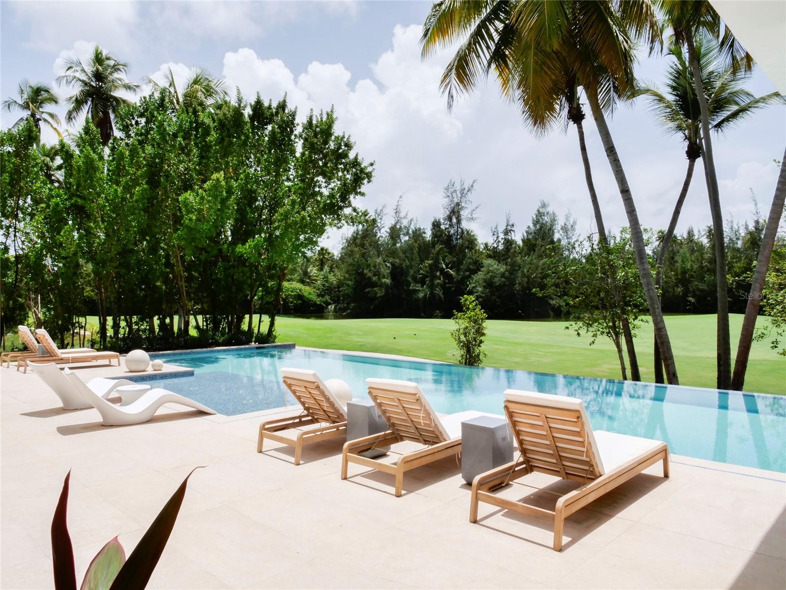 FOUR SEASONS RESORT - Residential